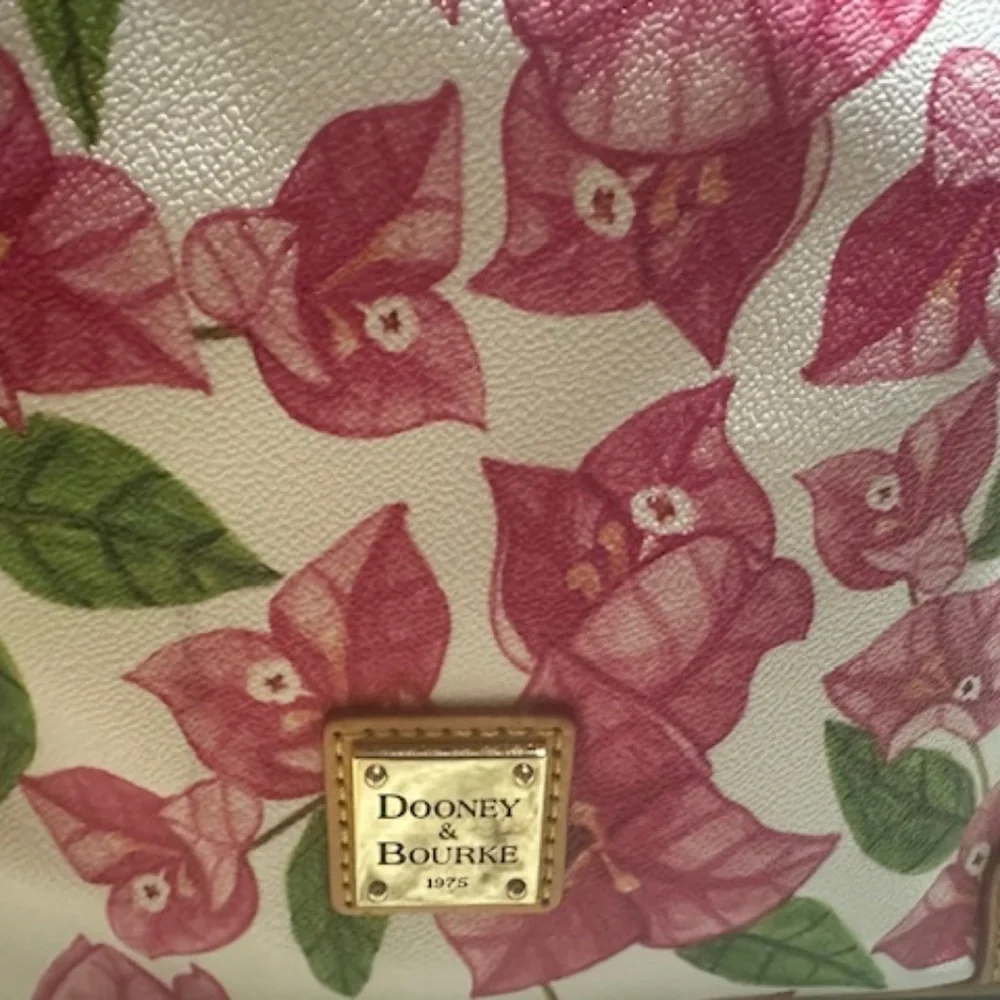 Dooney and Bourke BRAND NEW/RARE FLORAL FUSCHIA Pattern Crossbody Bag! - Picture 6 of 16